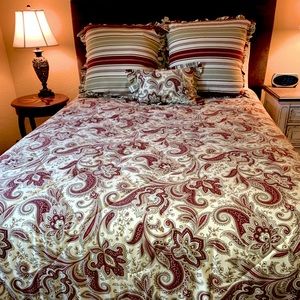 Queen Comforter set